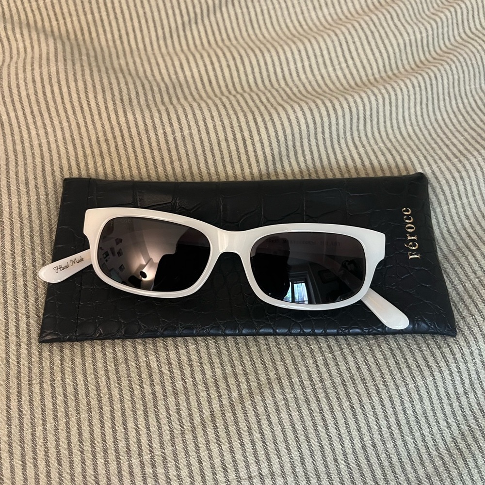 FÉROCE Hilary Polarized Sunglasses Milky White - 90’s Y2K rectangular frame